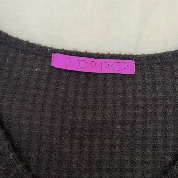 Black cute sweater size small with front cinch design - Picture 3 of 5